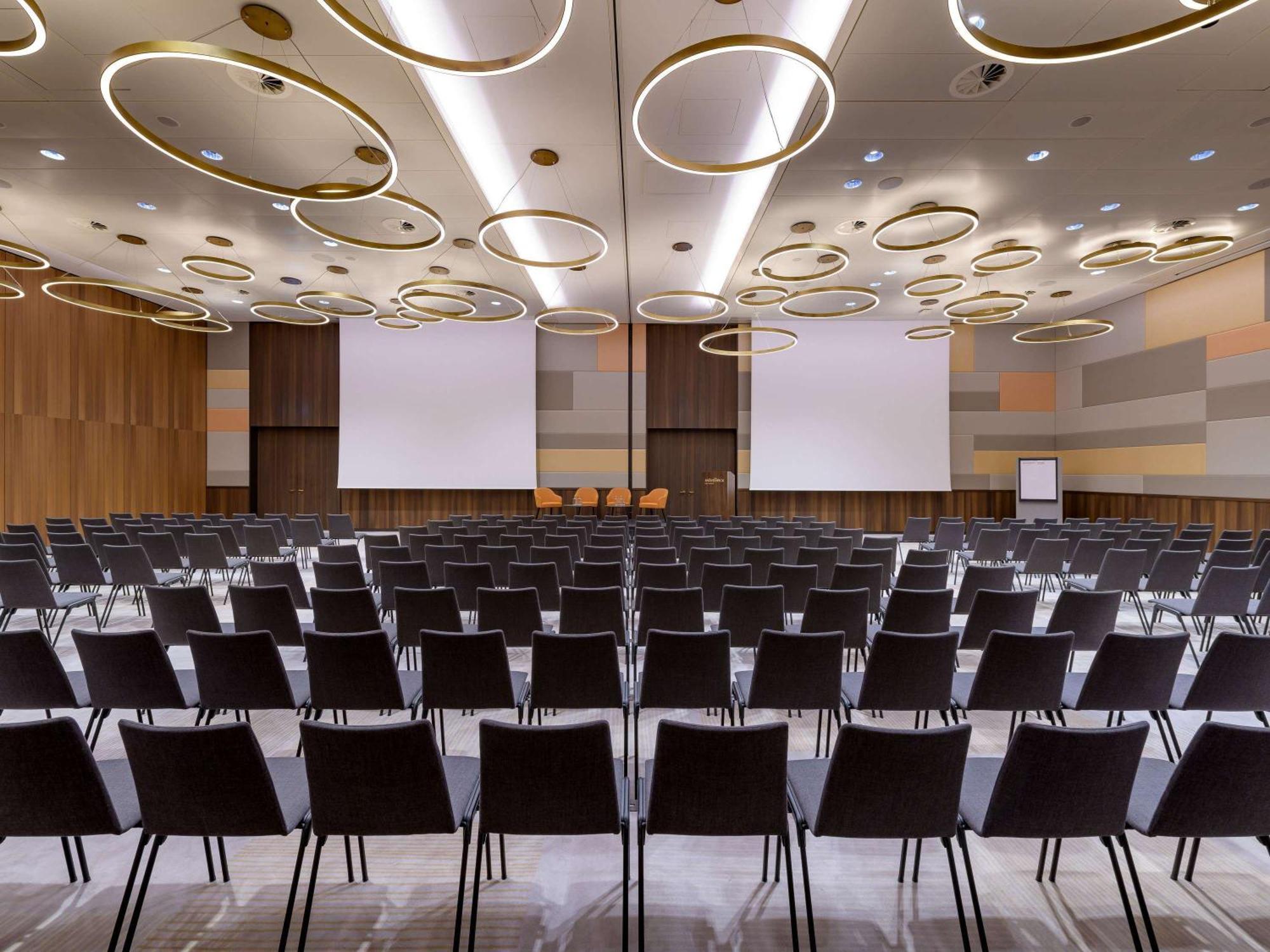 Hotel Moevenpick 4*